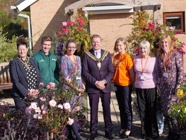 Photo of a group of people from Barnsley Hospice with the mayor of Barnsley.