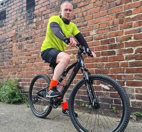 Photo of fundraiser Scott Thresh on his bike