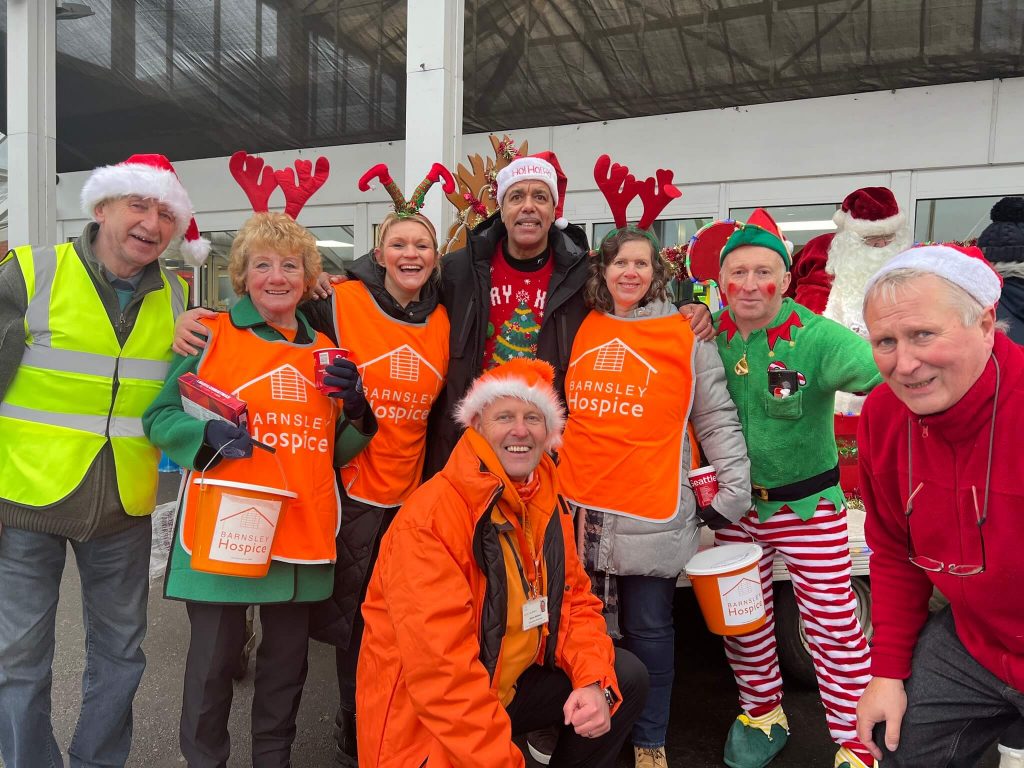 Chris Kamara and Barnsley Hospice staff and volunteers