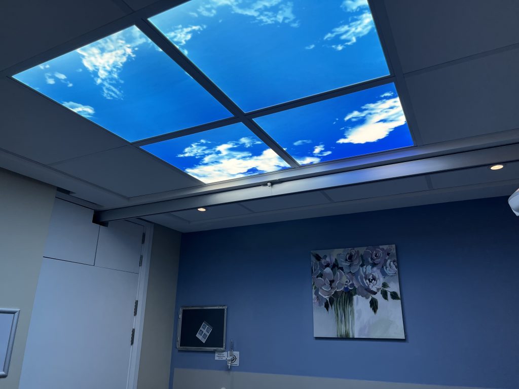 A photo of a sky light in the celling 